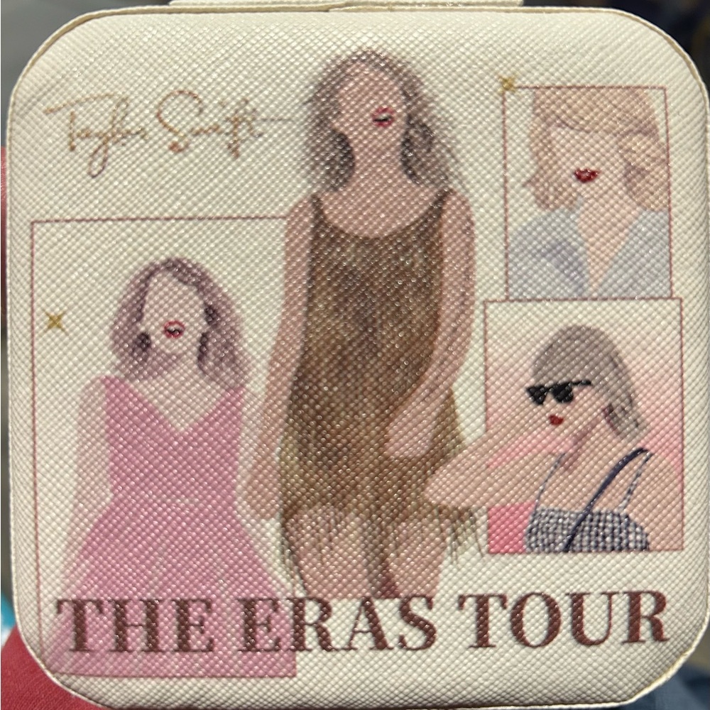 Tour Portable Jewelry Box for Rings, Necklaces, Bracelets, Earrings